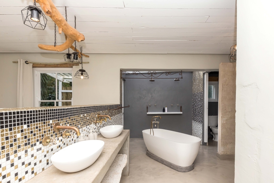 To Let 4 Bedroom Property for Rent in Overkloof Western Cape